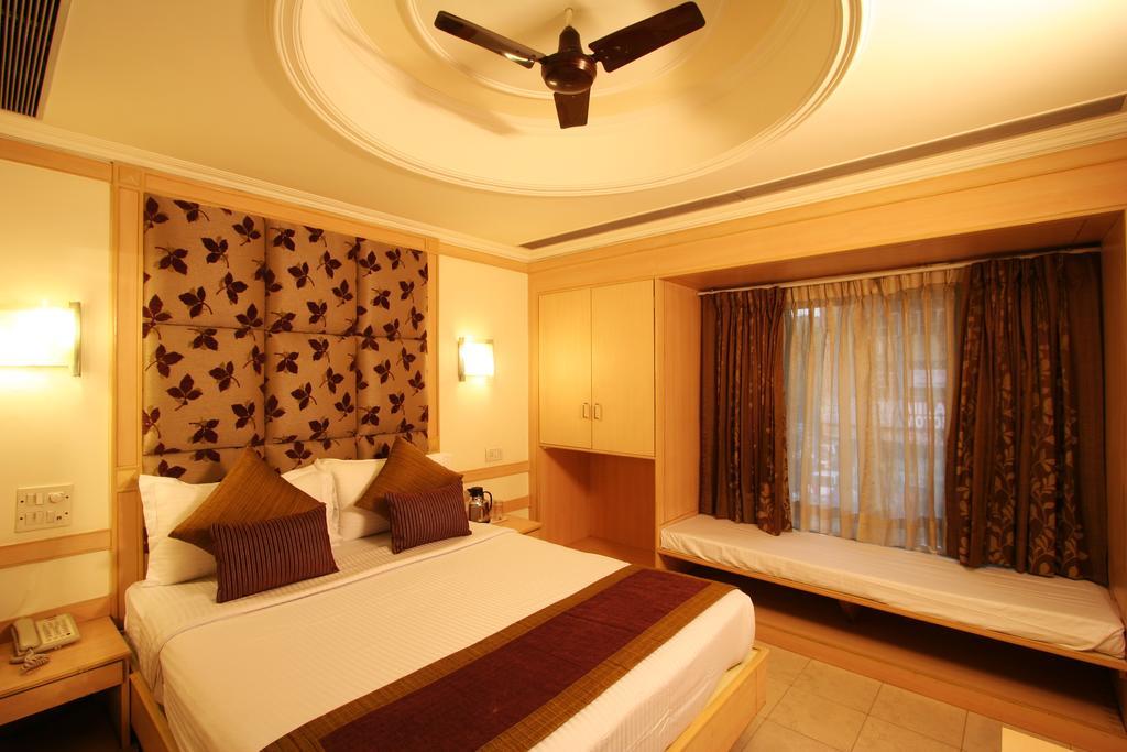 Hotel Southern Дели Экстерьер фото