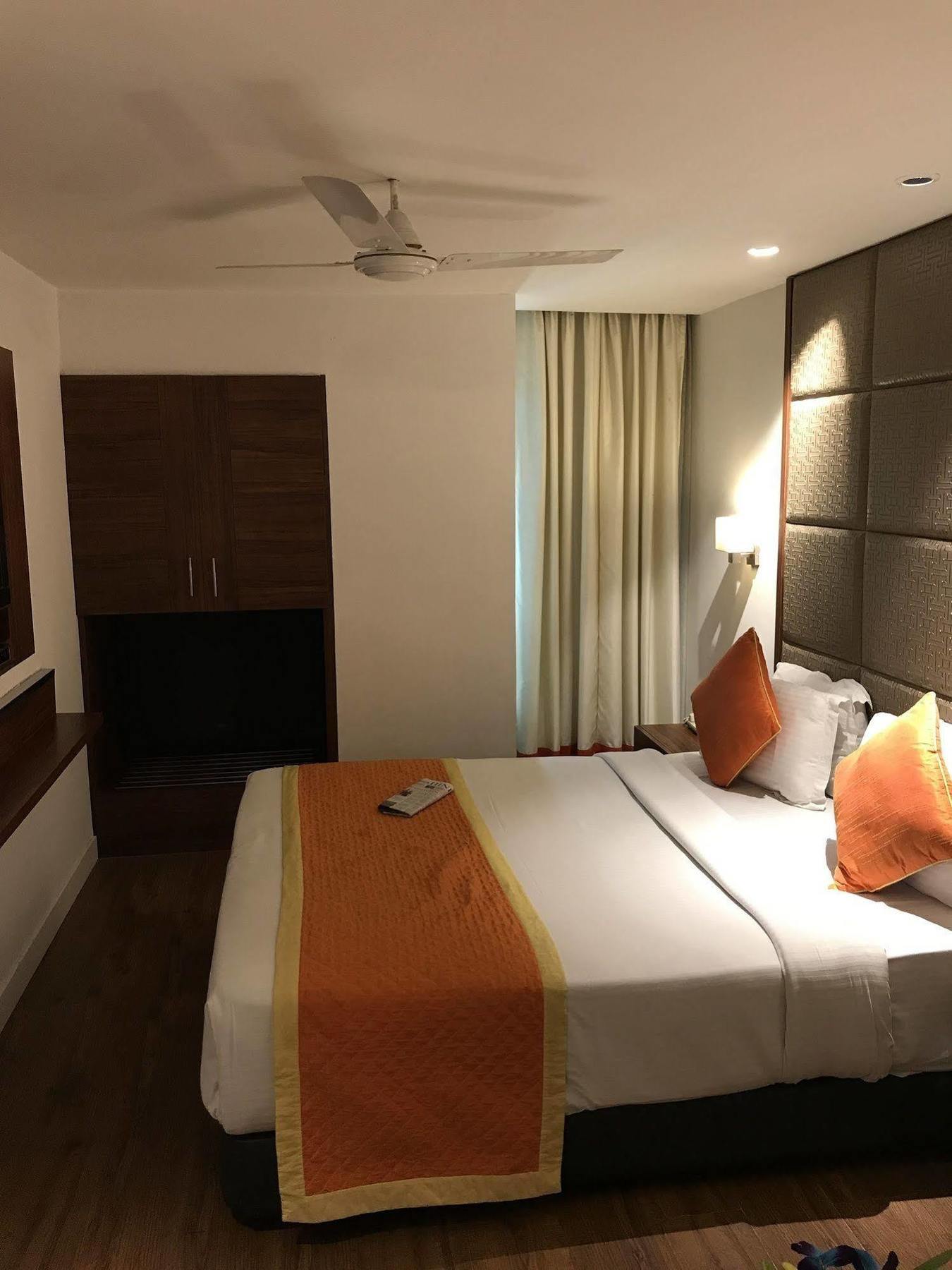 Hotel Southern Дели Экстерьер фото