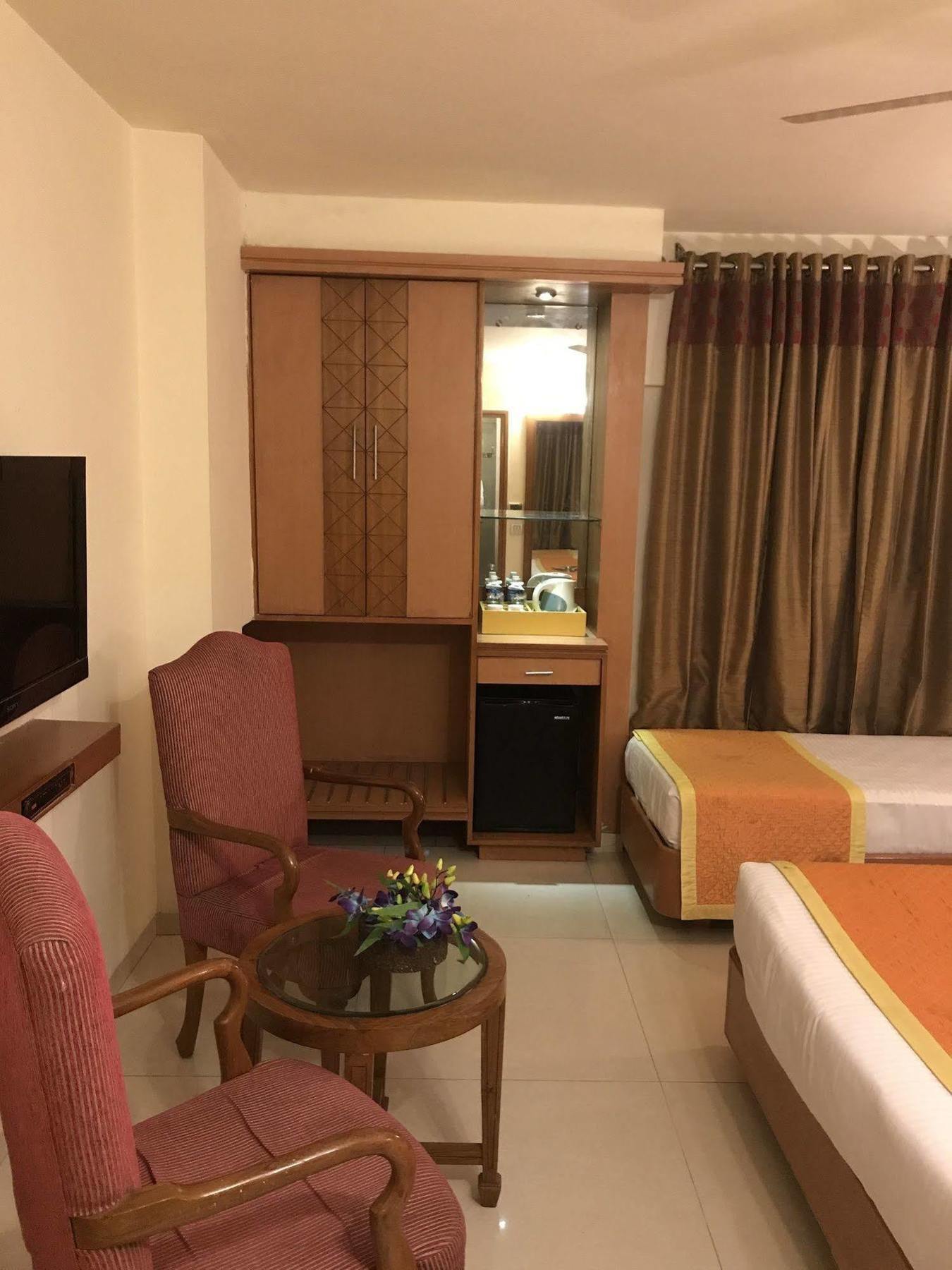 Hotel Southern Дели Экстерьер фото