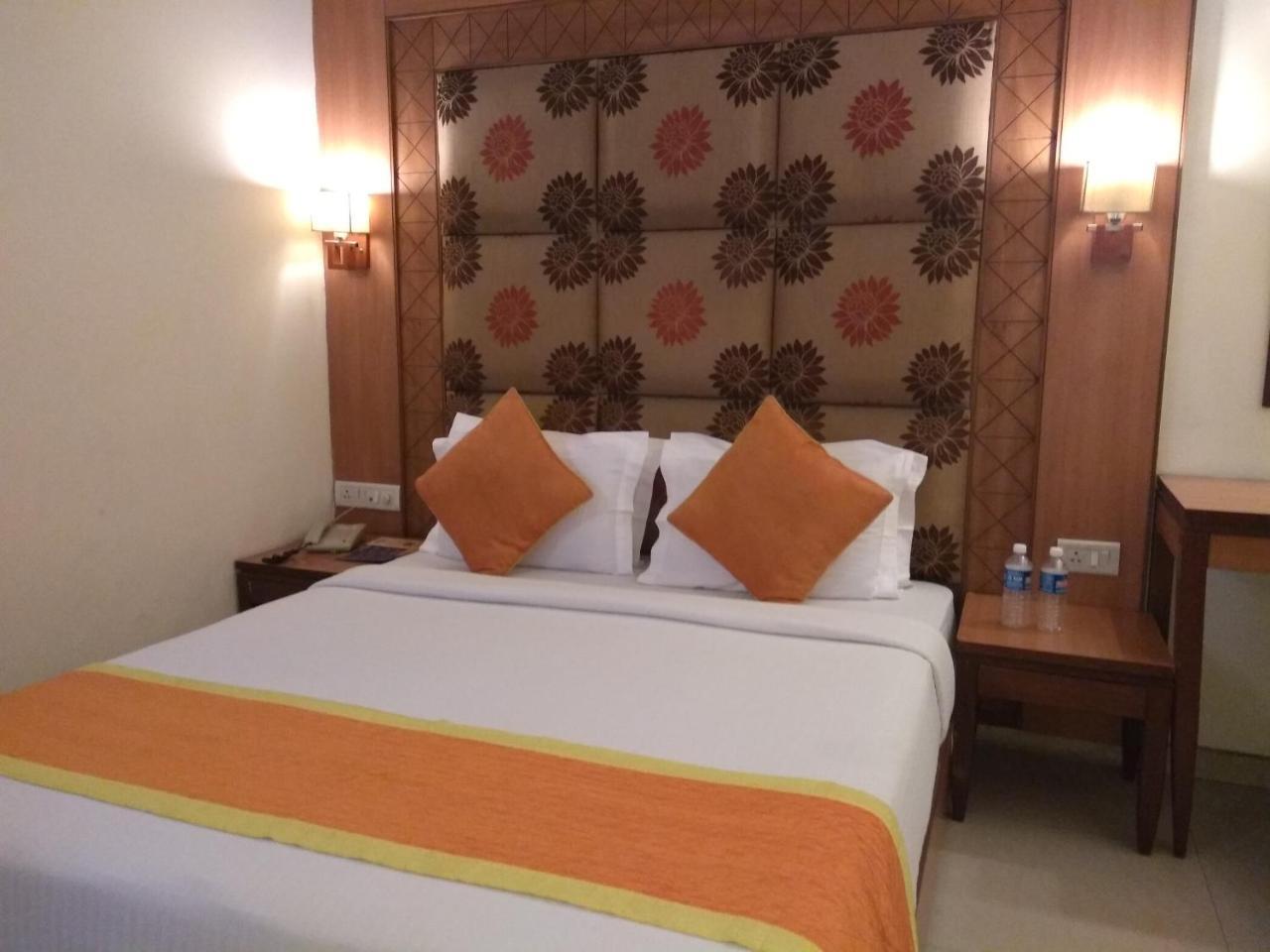 Hotel Southern Дели Экстерьер фото