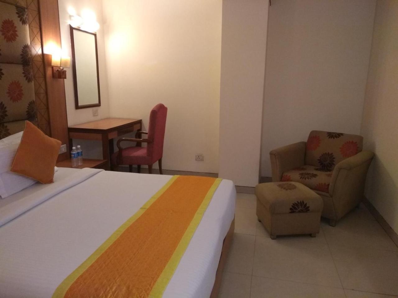 Hotel Southern Дели Экстерьер фото